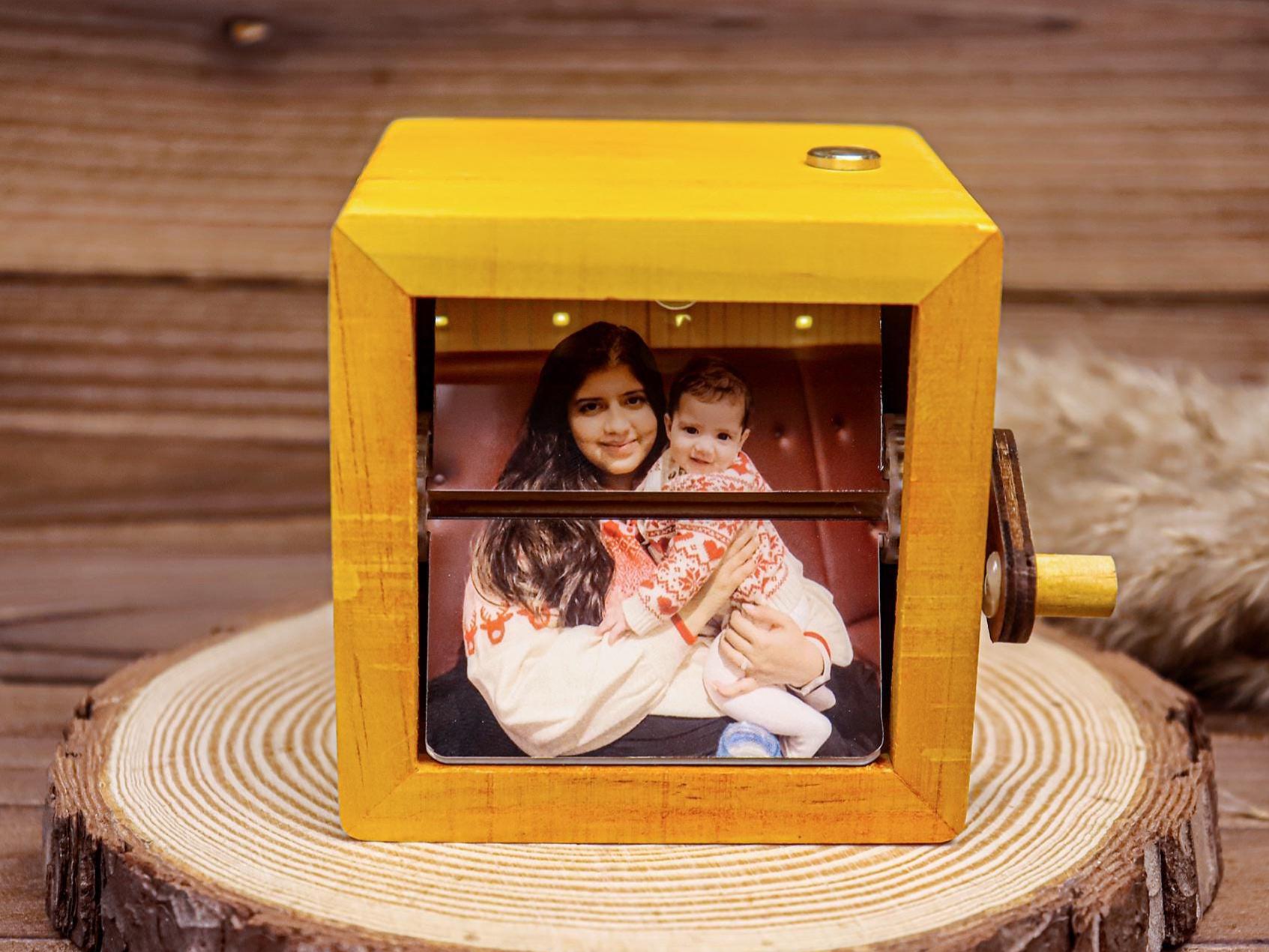 Custom Couple Flip Book Frame Animation Machine,Mechanical Hand Motion Photo Album,Custom Gift for Him,Her,Mother's Day Gift,Wedding Gift