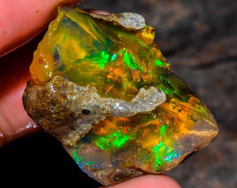 Welo Fire Opal Rough: Ethiopian Crystal Gemstone, 26.00 Cts