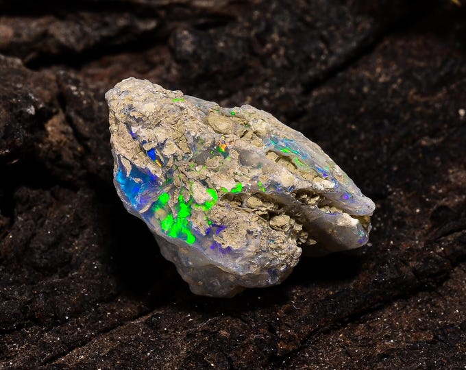Natural Ethiopian Opal rough ,25x23x16 MM 25.00 Cts. KR14-04