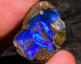 Welo Fire Opal Rough Gemstone: Ethiopian Crystal Specimen, 20.50 Cts