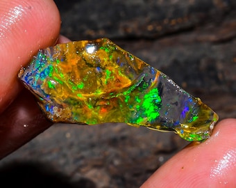 Welo Fire Opal Rough Gemstone: Natural Ethiopian Crystal (09.50 Cts)
