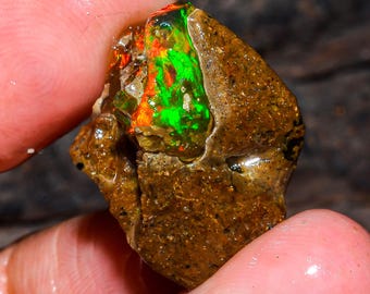Welo Fire Opal Rough: Natural Ethiopian Crystal (16.00 Cts)