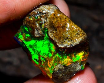 Welo Fire Opal Rough Gemstone: Ethiopian Crystal Specimen, 13.50 Cts