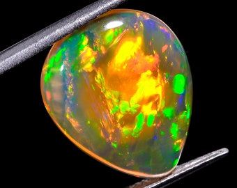 Ethiopian Opal Cabochon: 8.50 Crt White Rainbow Gemstone