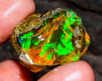 Welo Fire Opal Rough: Ethiopian Crystal Gemstone, 21.00 Cts