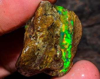 Welo Fire Opal Rough: Ethiopian Crystal Gemstone, 21.00 Cts