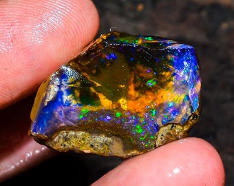 Welo Fire Opal Rough: Ethiopian Crystal Gemstone Specimen, 28.00 Cts