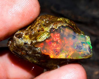 Welo Fire Opal Rough: Ethiopian Crystal Gemstone (21.00 Cts)