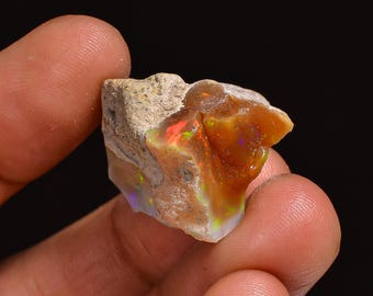 Ethiopian Opal Rough Gemstone: Natural Welo Fire Opal for Jewelry Making (26X18X14MM, 22.00 Cts)