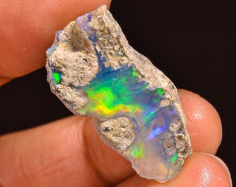 Welo Fire Ethiopian Opal Rough Gemstone: Natural Jewelry Making Stone, 18.00 Cts (27X14X11 MM)