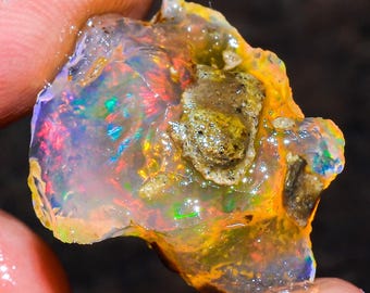 Welo Fire Opal Rough Gemstone: Natural Ethiopian Crystal (09.00 Cts)