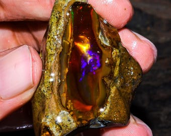 Ethiopian Welo Opal Rough Gemstone: Flashy Fire Crystal Specimen, 87.00 Cts