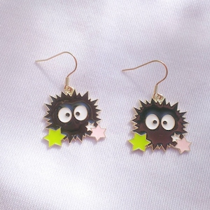 Pendientes de duendecillo de hollín de El viaje de Chihiro