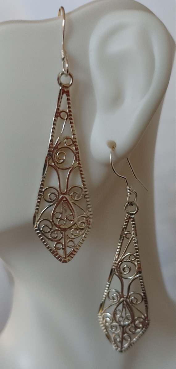 Filigree silver dangle earrings