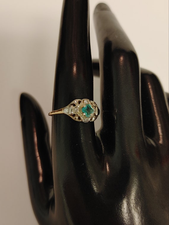 14kt yellow gold emerald and diamond ring