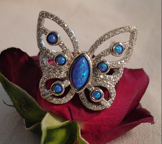 Butterfly ring