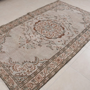 トルコ絨毯、ヴィンテージ アナトリア絨毯、大型手織り絨毯、154 x 250 cm、5 x 8 フィート、花柄、ソフトカラー