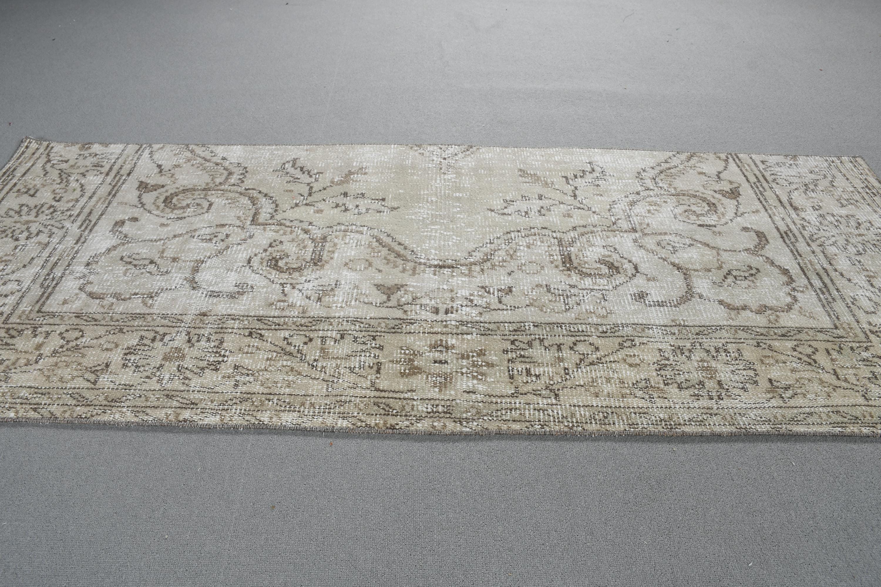 1970年 トルコヴィンテージラグ　アナトリア　67×100 ベージュ花柄 一点物ビンテージラグ（トルコ、アナトリア）花柄ラグ138 x 242