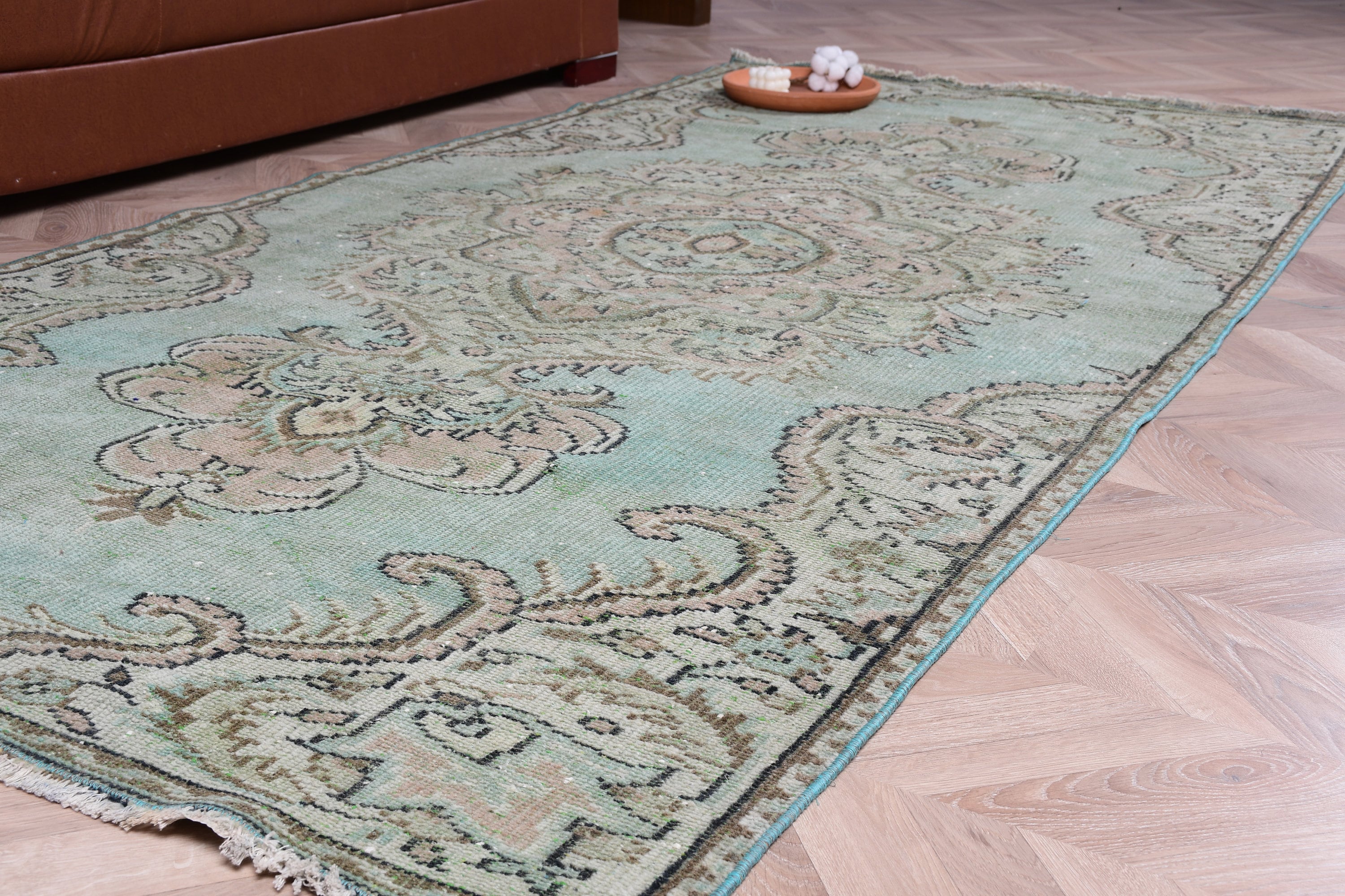 トルコラグ、エリアラグ、ヴィンテージラグ、ウシャクラグ、ダイニング