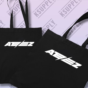 ATEEZ DUFFEL BAG ワルツ トレカつき　バッグ ATEEZ – [IN YOUR FANTASY] DUFFEL BAG | KPOPMART.COM
