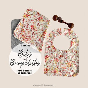Könnte beinhalten: Zwei Stile von Baby-Lätzchen und Spucktüchern mit einem Blumendruck in Rot-, Gelb- und Weißtönen. Der Text "2 styles Bibs and Burpcloths PDF Pattern & tutorial" ist in einem weißen Kreis auf schwarzem Hintergrund geschrieben.