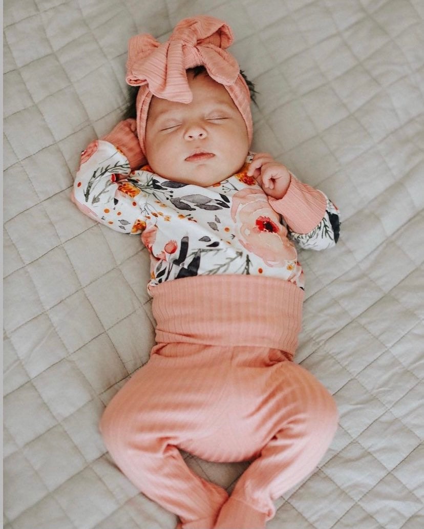 Modello di pantaloni con piedini per neonati, pantaloni con piedini per neonati, leggings con piedini per neonati, leggings con piedini per neonati, m