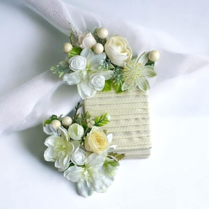 Elegante weiße Tasche Boutonniere - Handgefertigtes Hochzeitsaccessoire Corsage und Boutonniere Set