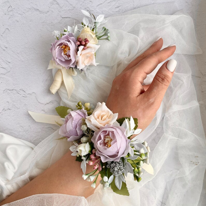 Set Corsage Da Polso E Boutonniere Per Matrimonio – Fiori Finti Arancione, Viola E Verde