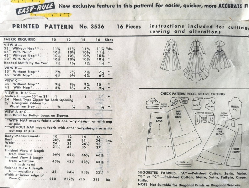Op de afbeelding: Een vintage naaipatroon voor een jurk met een 16-delig patroon. Het patroon is voor maten 10-16 en bevat instructies voor het knippen en naaien. Het patroon is voor een jurk met een rok die veel volume heeft. Het patroon heet "Easy-Rule Printed Pattern No. 3536".