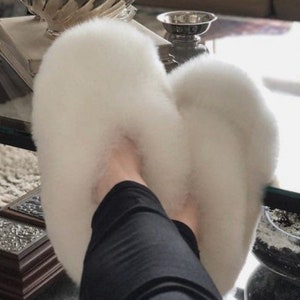 Alpaca fur slippers - Father's Day gift - white alpaca slippers from Peru - unisex slippers - fur slippers - winter slippers