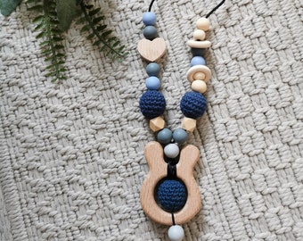 Breastfeeding & carrying necklace with customizable wooden rattle