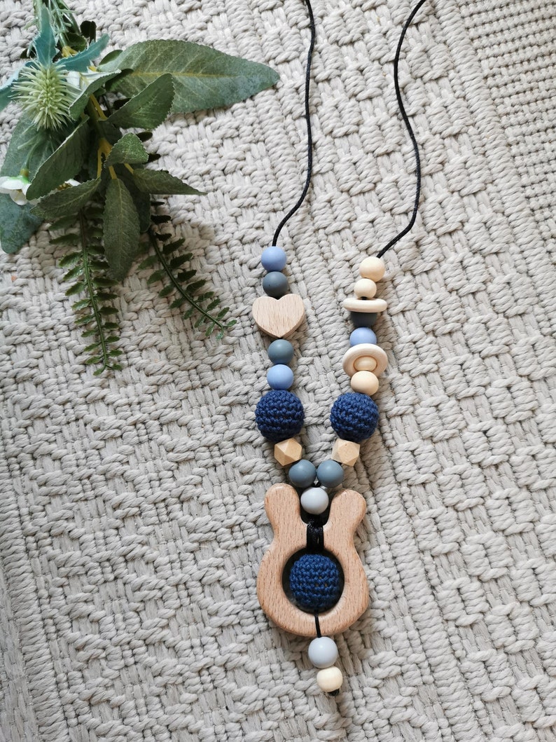 Breastfeeding & carrying necklace with customizable wooden rattle image 1