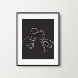 以下が含まれることがあります： 2つの手がワイングラスを持ち上げて乾杯している、白黒の線画です。