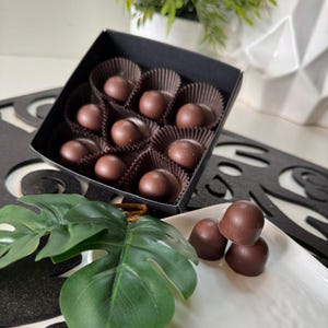 PinaColada BonBons - Rum chocolate filled with Coconut White Chocolate Ganache & Pineapple Milk Chocolate Ganache - (9 BonBons) in black box