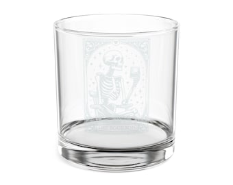 Vaso de whisky grabado con calavera y tarot / Regalo para amantes del bourbon / Vaso de bar con esqueleto / Regalo de vaso de whisky / Artículos de bar góticos / Vaso de cóctel de 300 ml