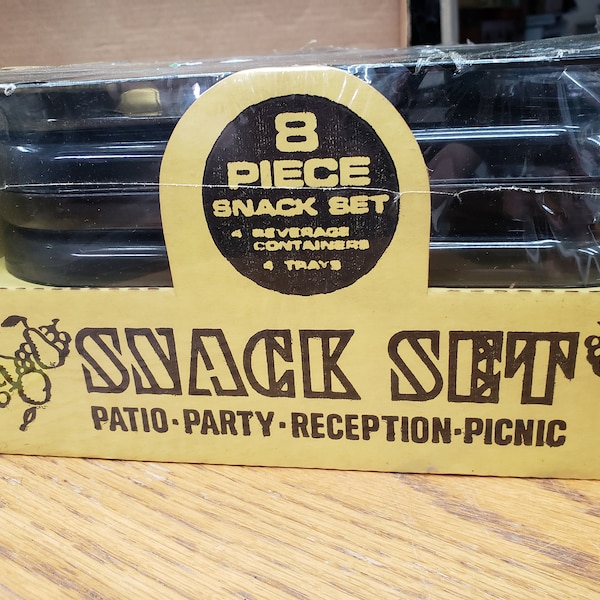Plastic picnic dish set retro Blisscraft
