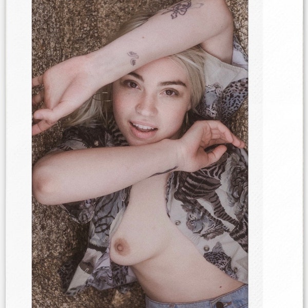 Sylvie - Art Model Instax Wide