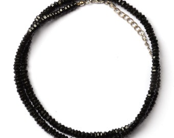 Halsketting met natuurlijke zwarte spinel: 925 zilveren sluiting, kralen van 7-8 mm, edelsteen.