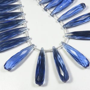 Coppia abbinata di perle briolette in vetro di quarzo iolite, 35 x 8 mm, 2 pezzi, perle sfaccettate a goccia allungata in iolite per creazioni di gioielli uniche