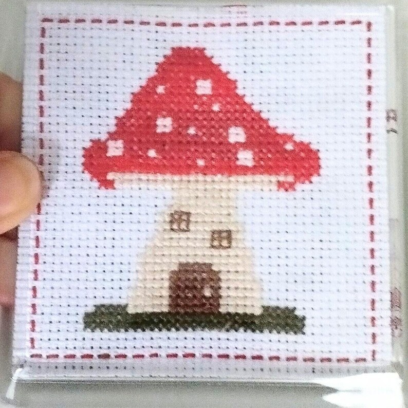 Llavero de seta de punto de cruz: Llavero de seta estilo cottagecore imagen 8