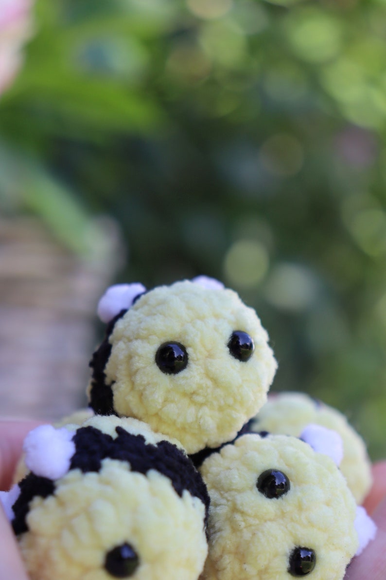 Mini Biene, Antie-Stress Tier, Amigurumi, Handgemacht, Fidget toy, Mini Geschenk, Geschenk Biene Bild 5