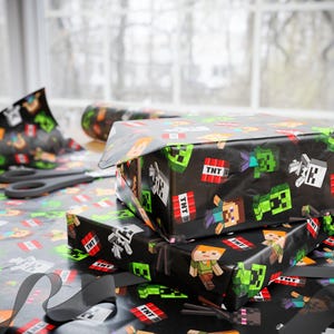 Minecraft-Inspired Wrapping Paper, Fun Gift Wrap for Gamers, Creeper Pattern Wrap for Birthdays, Holidays, Party Decor, Eco-Friendly Gift