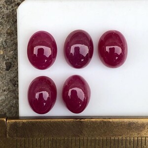 Wunderschöner Burma Rubin Cabochon Edelstein 5 Stück gute Farbe oval 10,17 Karat 8 x 6 mm