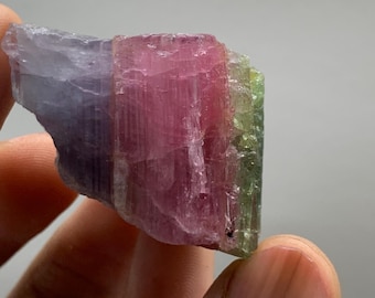 132,10 karatów Piękny naturalny surowy turmalin arbuzowy, surowy kamień kryształowy 30x23,5 mm