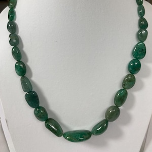 Stunning zambian emerald tumble beads necklace beautiful color stone size 7x6 to 26x16 mm 235.75 carat 45 centimeter
