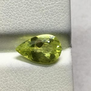 Stunning (Unheated) natural chrysoberyl pear cut gemstone beautiful yellowish green color 1.70 carat 10x6x4 mm