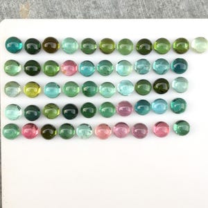 Super multi turmalin cabochon välpolerad 51 bitar fin färg rund 36,15 karat 5 x 5 mm
