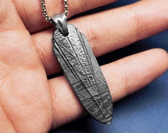 Iron Meteorite Necklace pendant,Widmanstätten Pattern,Handcrafted Space iron Necklace,Unique Celestial Gift.