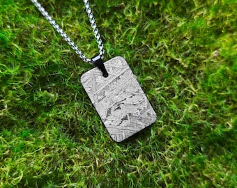 Iron meteorite Necklace pendant,Widmanstätten Pattern,20x30x2mm,Handcrafted Space iron Necklace,Unique Celestial Gift.
