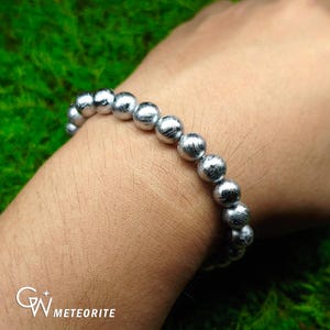Pulsera de meteorito de hierro hecha a mano – Baño de oro blanco / Una pieza única de joyería cósmica